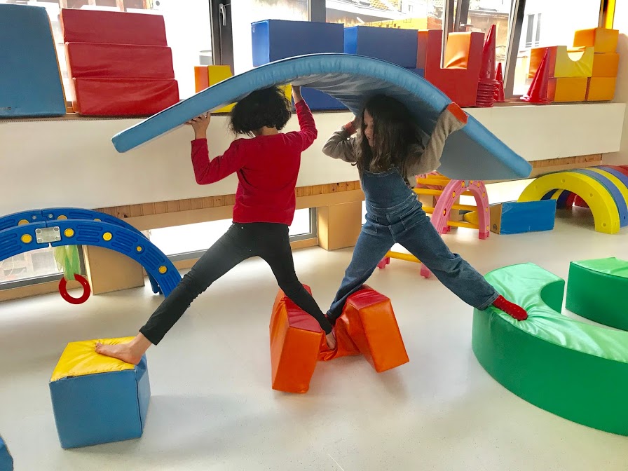 IMG_7796_CoopPPAN Jeux phil-good : découvrir et apprendre des jeux coopératifs pour entraîner la psychomotricité physique et relationnelle, autour de l’autonomie, la gestion des émotions et de son rôle en équipe, la médiation positive de l’altérité et du conflit